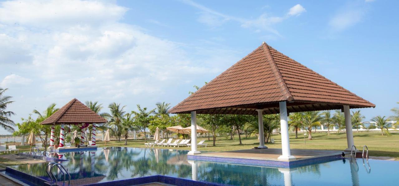 Le Pondy Hotel Puducherry Eksteriør billede