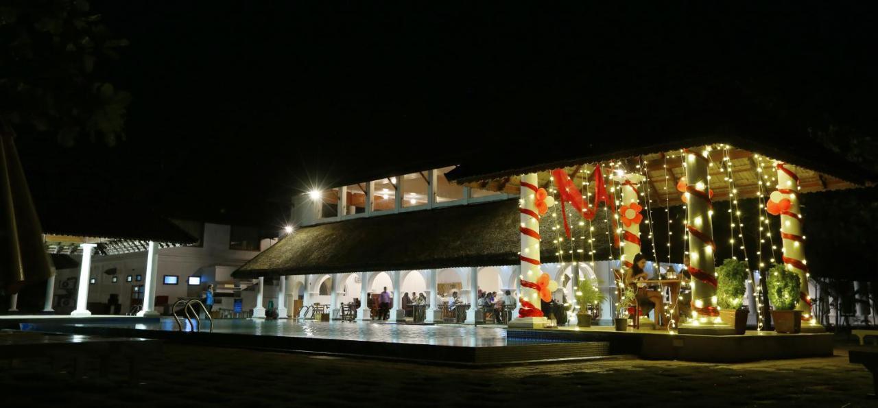 Le Pondy Hotel Puducherry Eksteriør billede