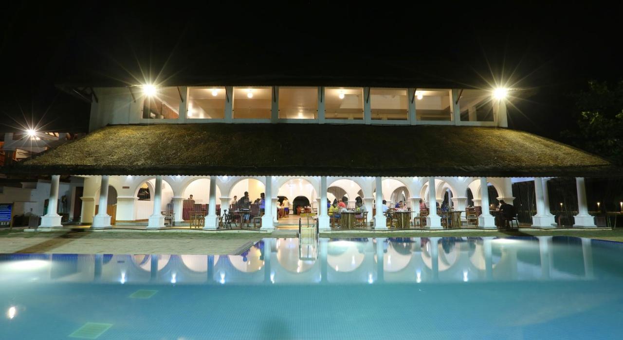 Le Pondy Hotel Puducherry Eksteriør billede