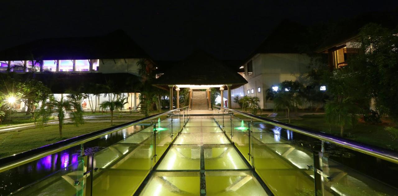 Le Pondy Hotel Puducherry Eksteriør billede