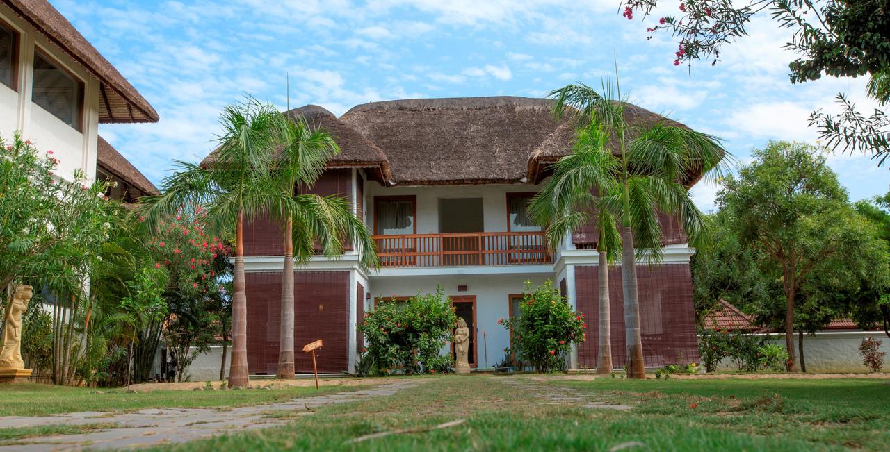 Le Pondy Hotel Puducherry Eksteriør billede