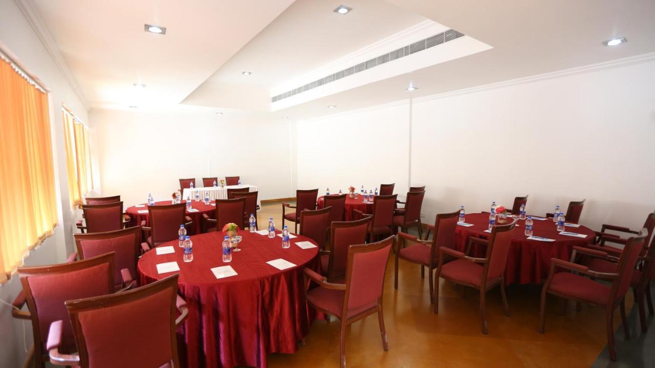 Le Pondy Hotel Puducherry Eksteriør billede