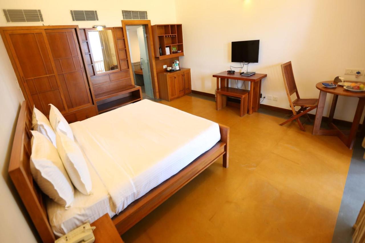 Le Pondy Hotel Puducherry Eksteriør billede